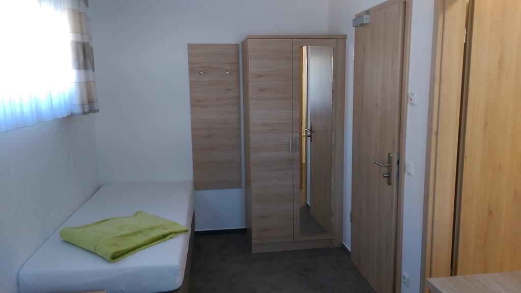Gasthaus Pension Rezatgrund Windsbach Bagian luar foto