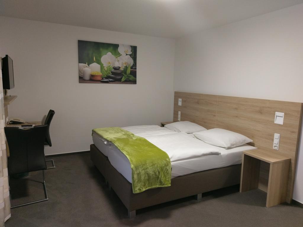 Gasthaus Pension Rezatgrund Windsbach Bagian luar foto