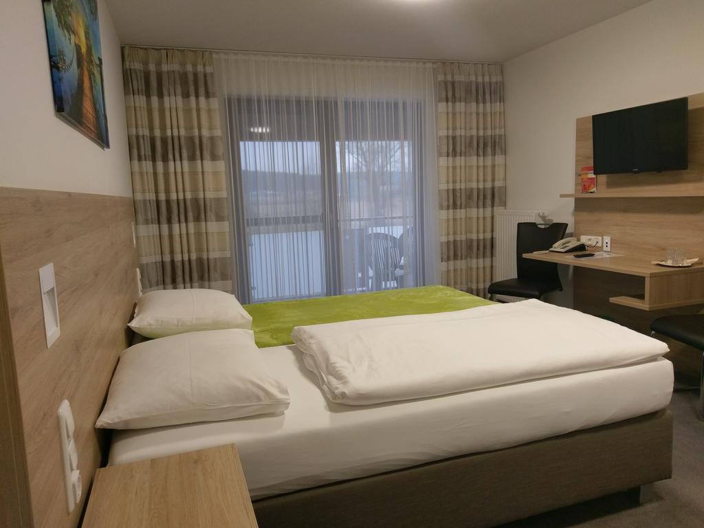 Gasthaus Pension Rezatgrund Windsbach Bagian luar foto