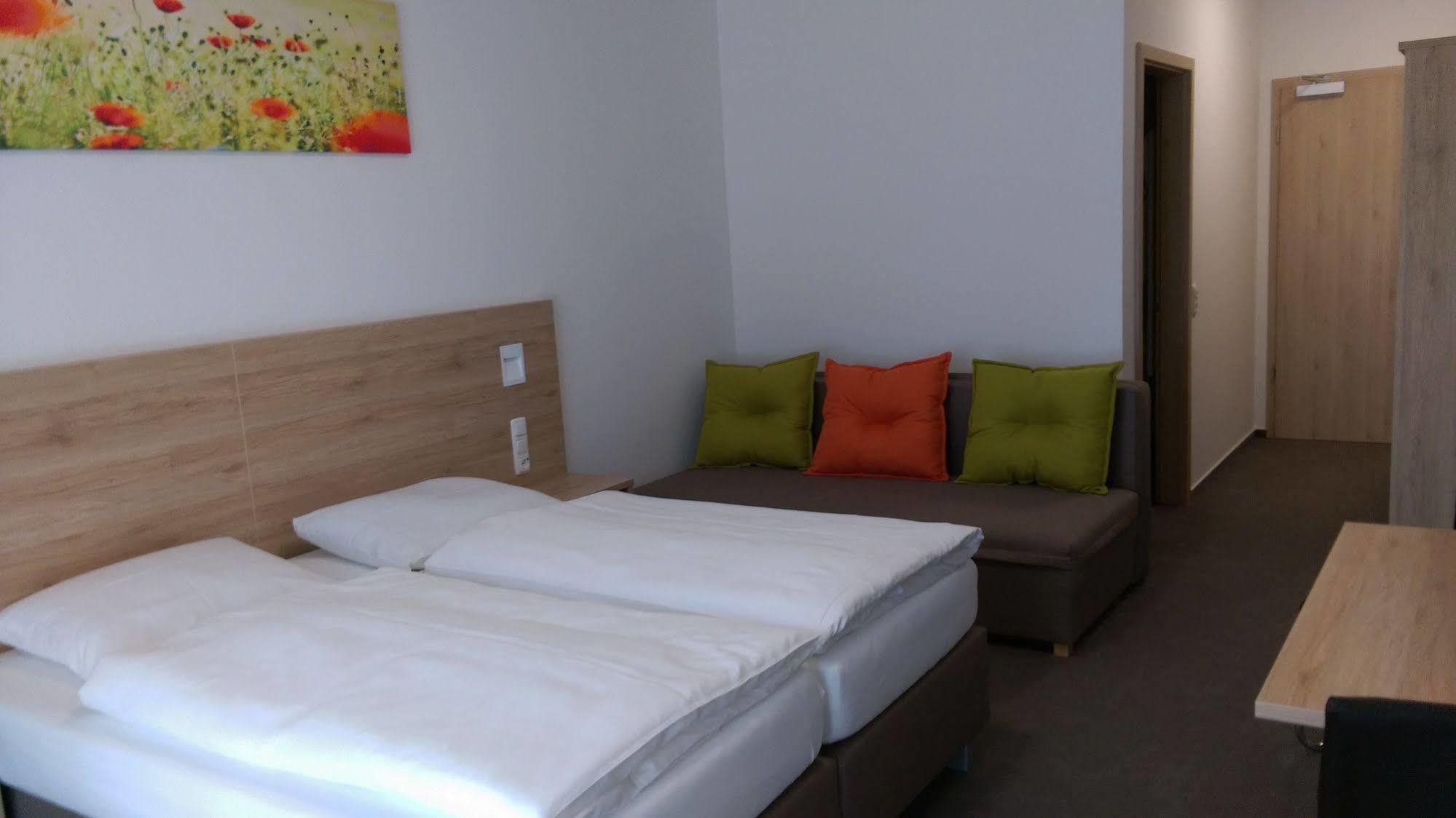 Gasthaus Pension Rezatgrund Windsbach Bagian luar foto