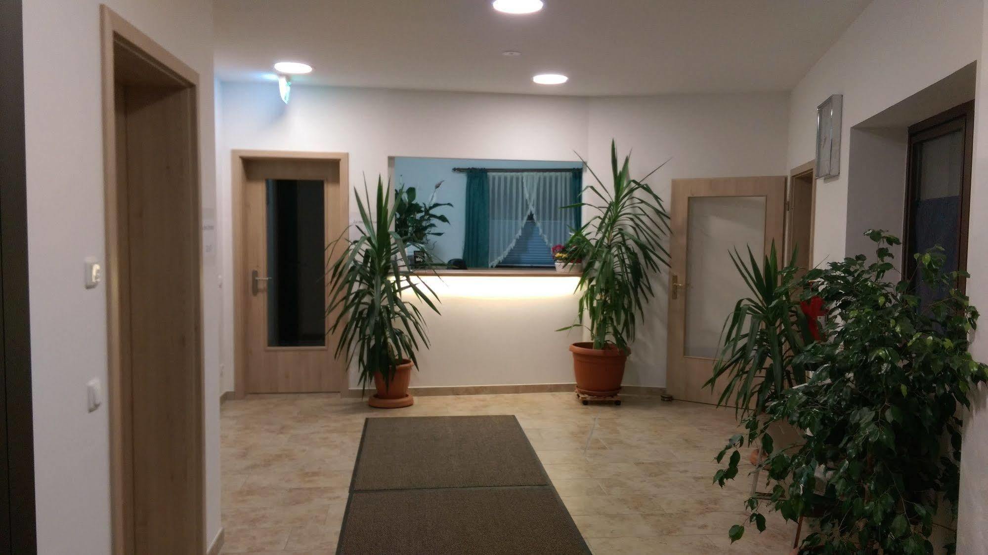 Gasthaus Pension Rezatgrund Windsbach Bagian luar foto