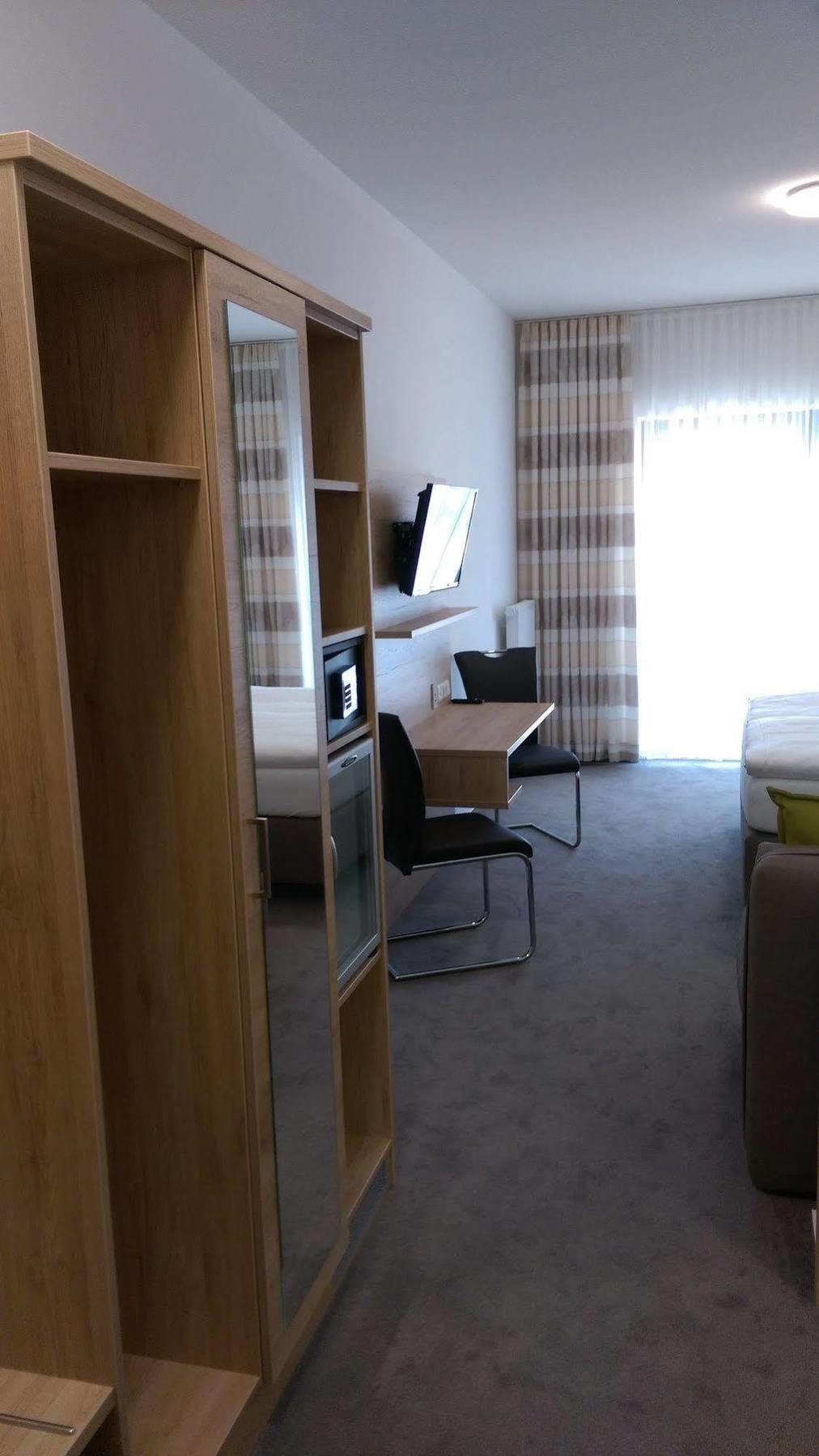 Gasthaus Pension Rezatgrund Windsbach Bagian luar foto