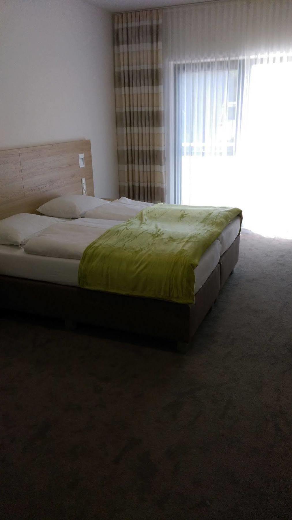 Gasthaus Pension Rezatgrund Windsbach Bagian luar foto
