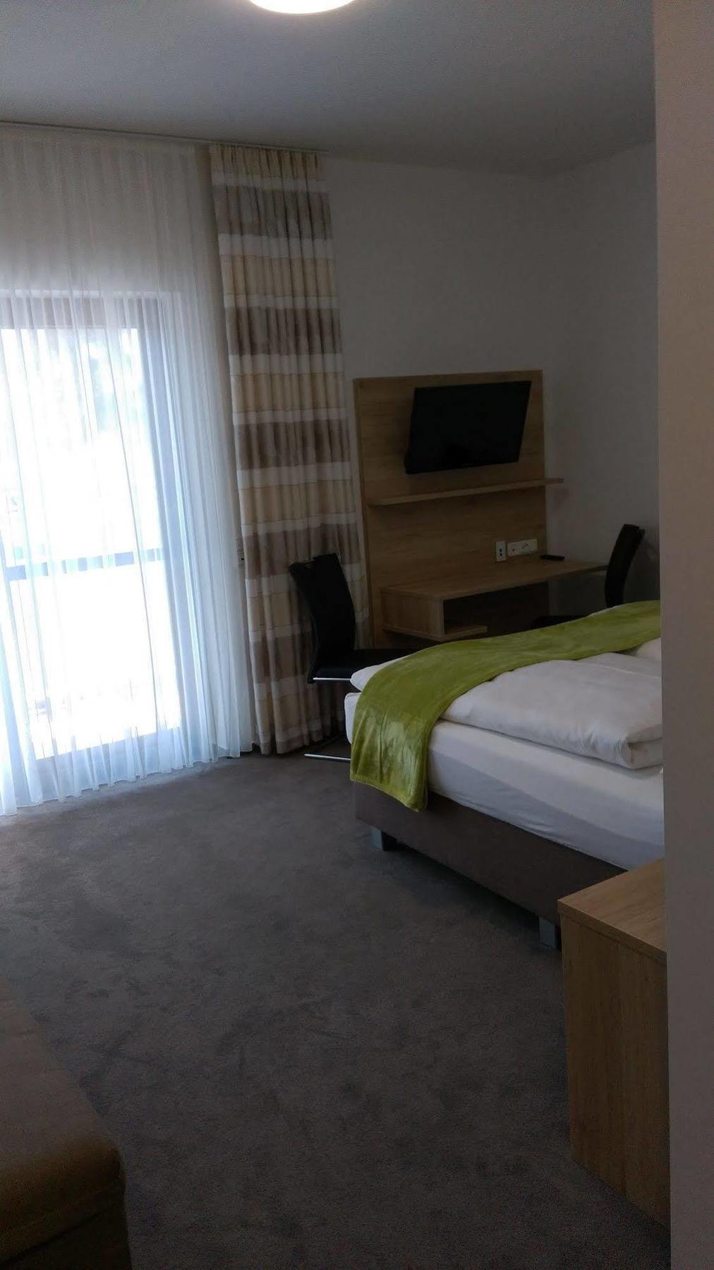 Gasthaus Pension Rezatgrund Windsbach Bagian luar foto