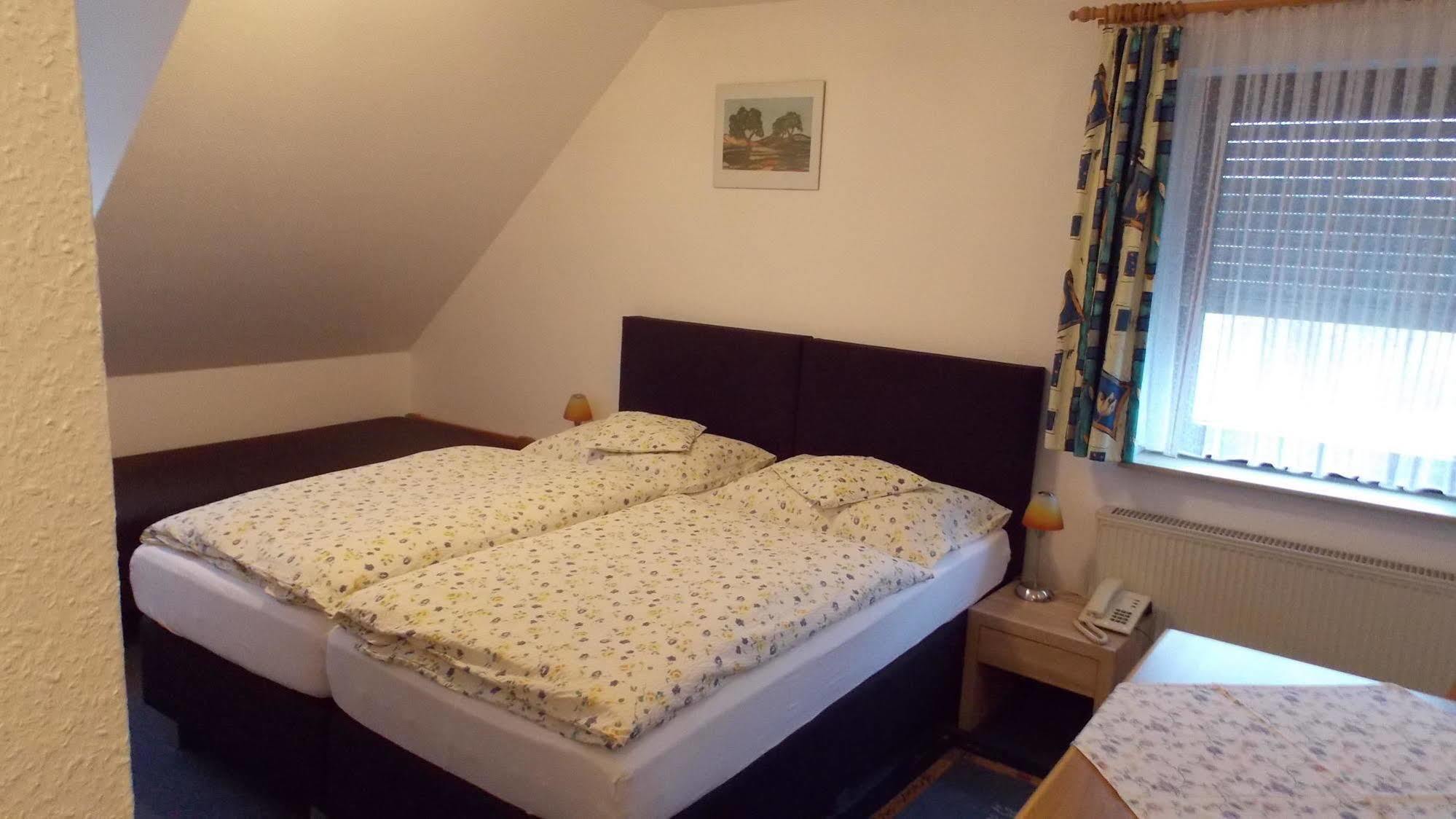 Gasthaus Pension Rezatgrund Windsbach Bagian luar foto